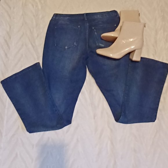 SUEDE - Picture 3 of 4